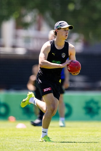 Noah Roberts-Thomson - AFL Training November 24-3