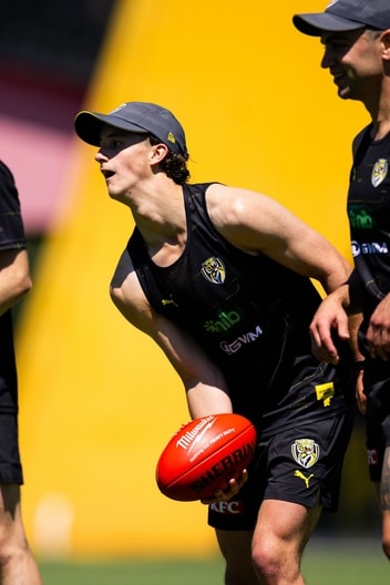 Noah Roberts-Thomson - AFL Training November 24-2