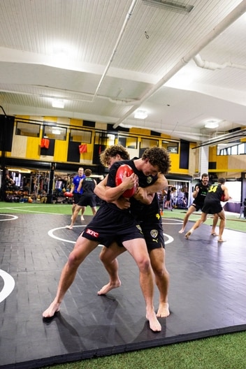 Noah Roberts-Thomson, Zane Peucker - AFL Tackling Practice, January 19