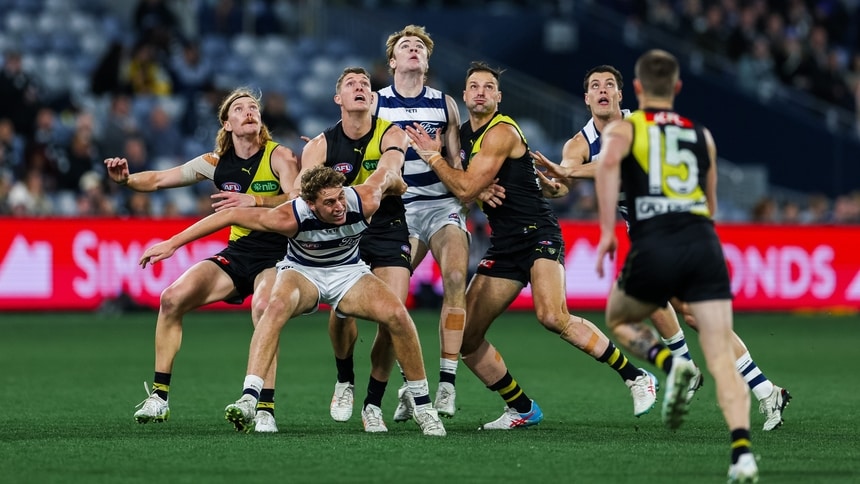 Contest between Richmond and Geelong players